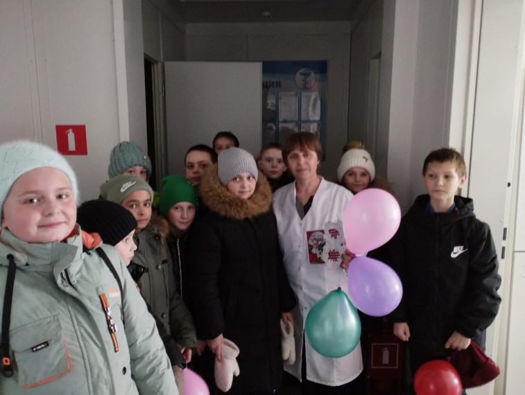 8 марта - радостный и добрый праздник !.